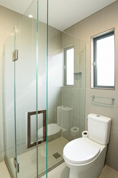 Box de Banheiro em Nova Mutum: Chega de Chão Molhado e Banheiro Sem Graça! Sua Solução Definitiva Está Aqui.