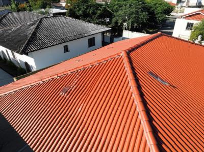 Seu Telhado em Nova Mutum Clama por Vida Nova? Descubra o Segredo para uma Casa Impecável e Protegida!