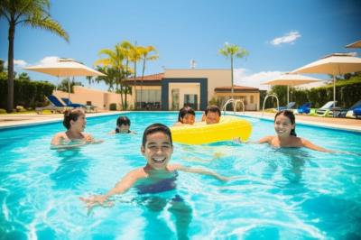Sua Piscina em Nova Mutum Merece Brilhar: Diga Adeus à Água Verde e Olá ao Paraíso!